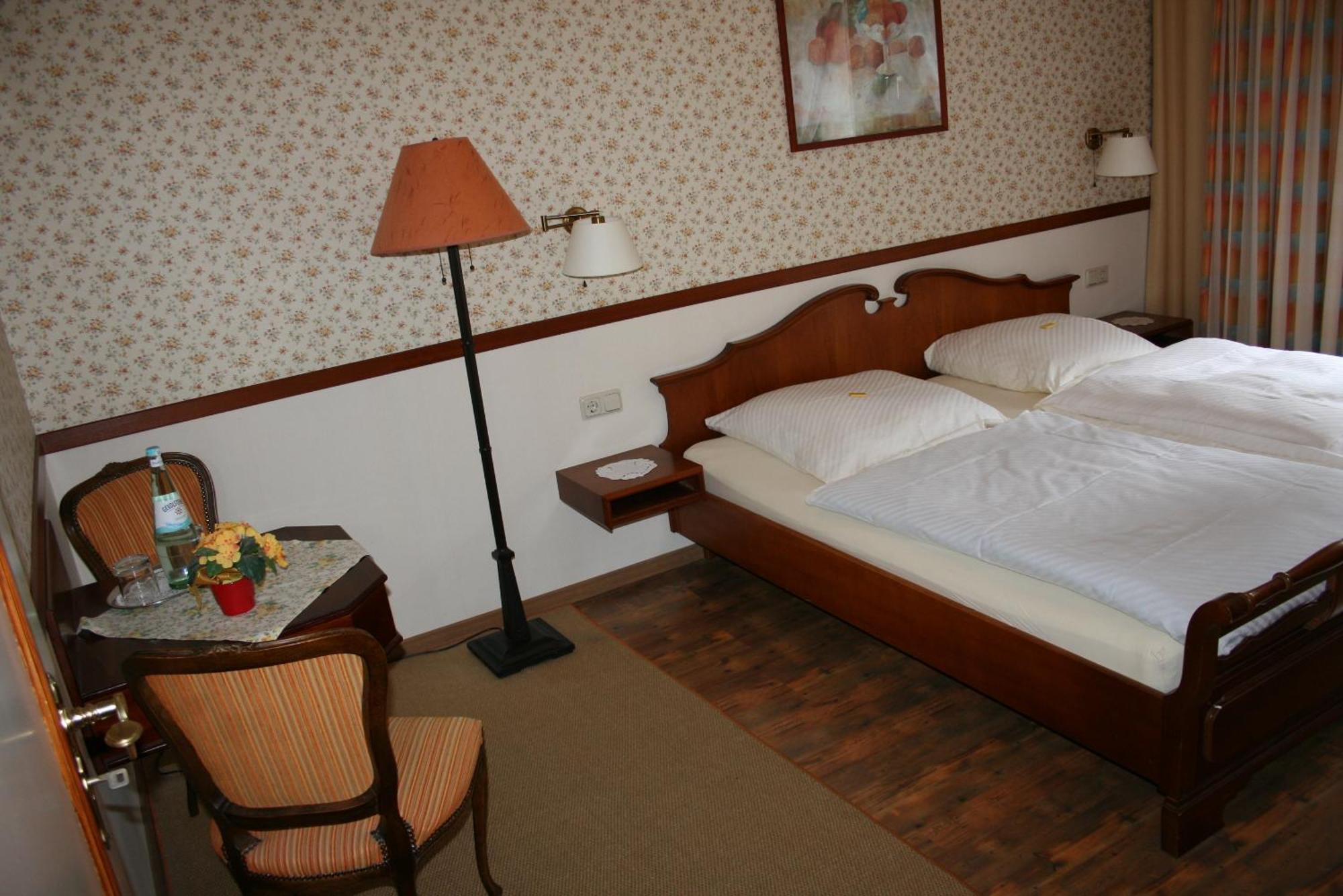 Hotel Meyer Kürten Екстериор снимка